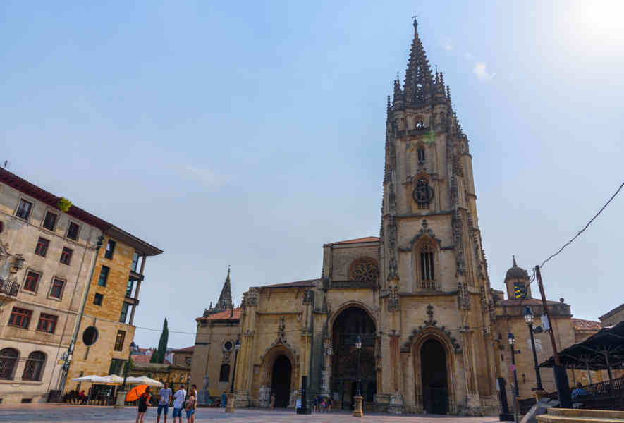 Oviedo 010 - santa iglesia catedral metropolitana el Salvador de Oviedo.jpg